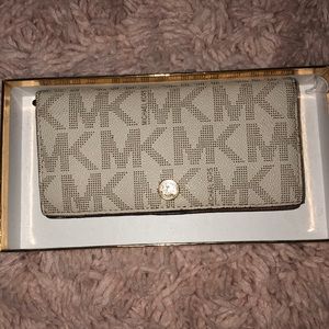 Micheal Kors wallet